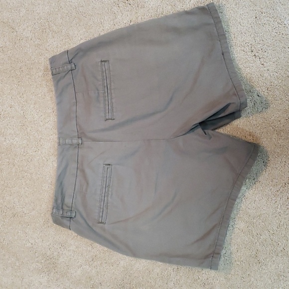 Gap, Mid-Rise Aubrey Shorts | Green Fatigue | Size 2 - Picture 2 of 3